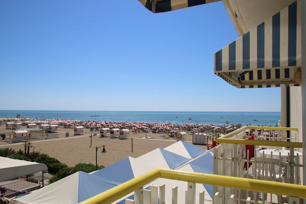 Unico Hotel Caorle Bagian luar foto